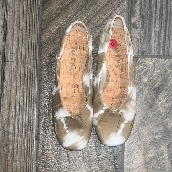 Kork-Ease Women's Tie-Dye Flats in Tan and White - Picture 2 of 4